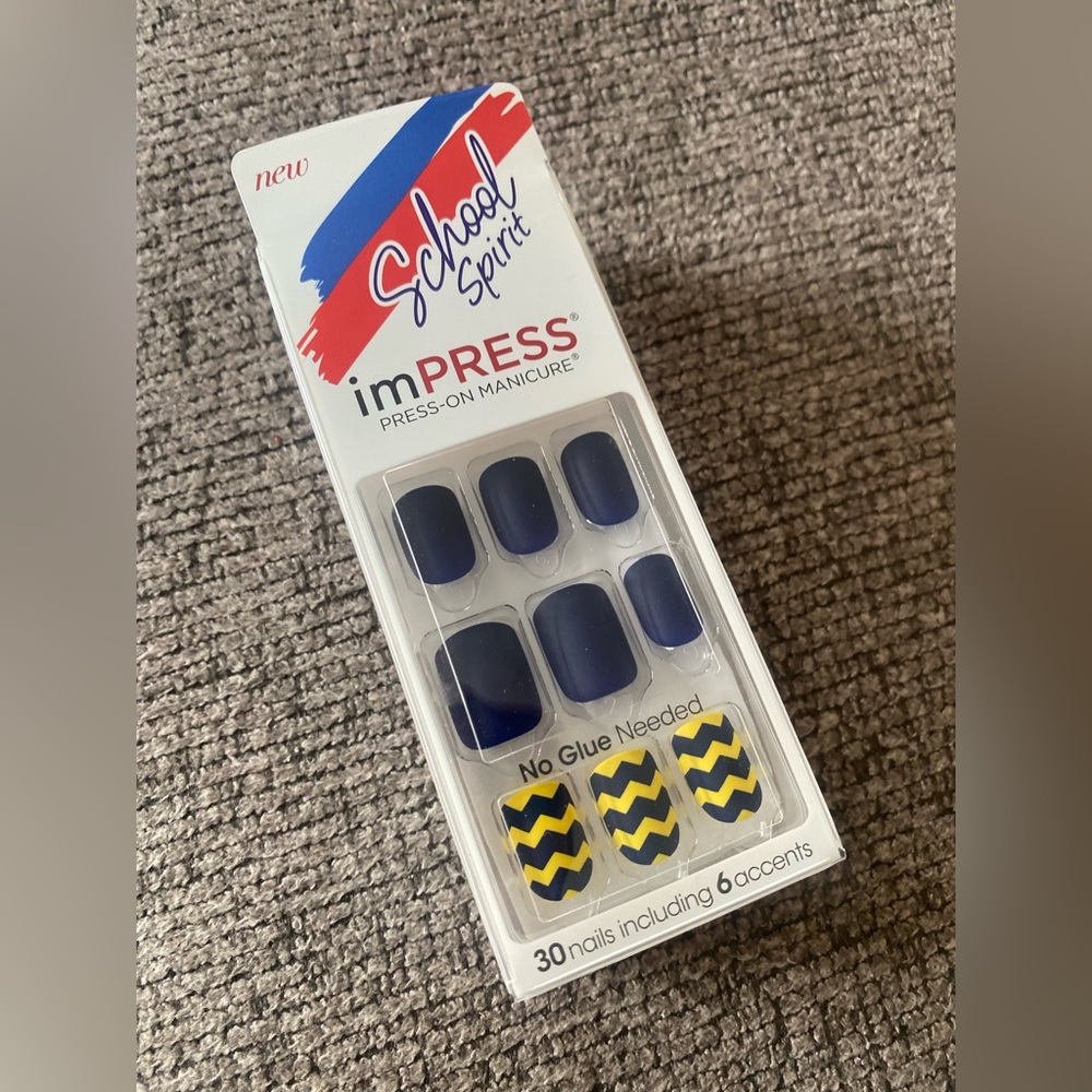 ImPress Press on Nails in matte navy blue and yellow chevron accents NWT